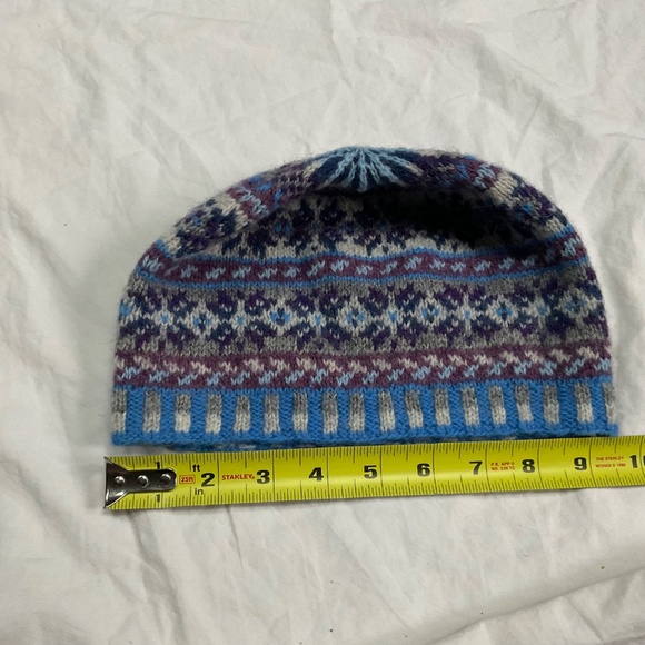 100% Wool Hand knit Fairisle Hat - Picture 4 of 4